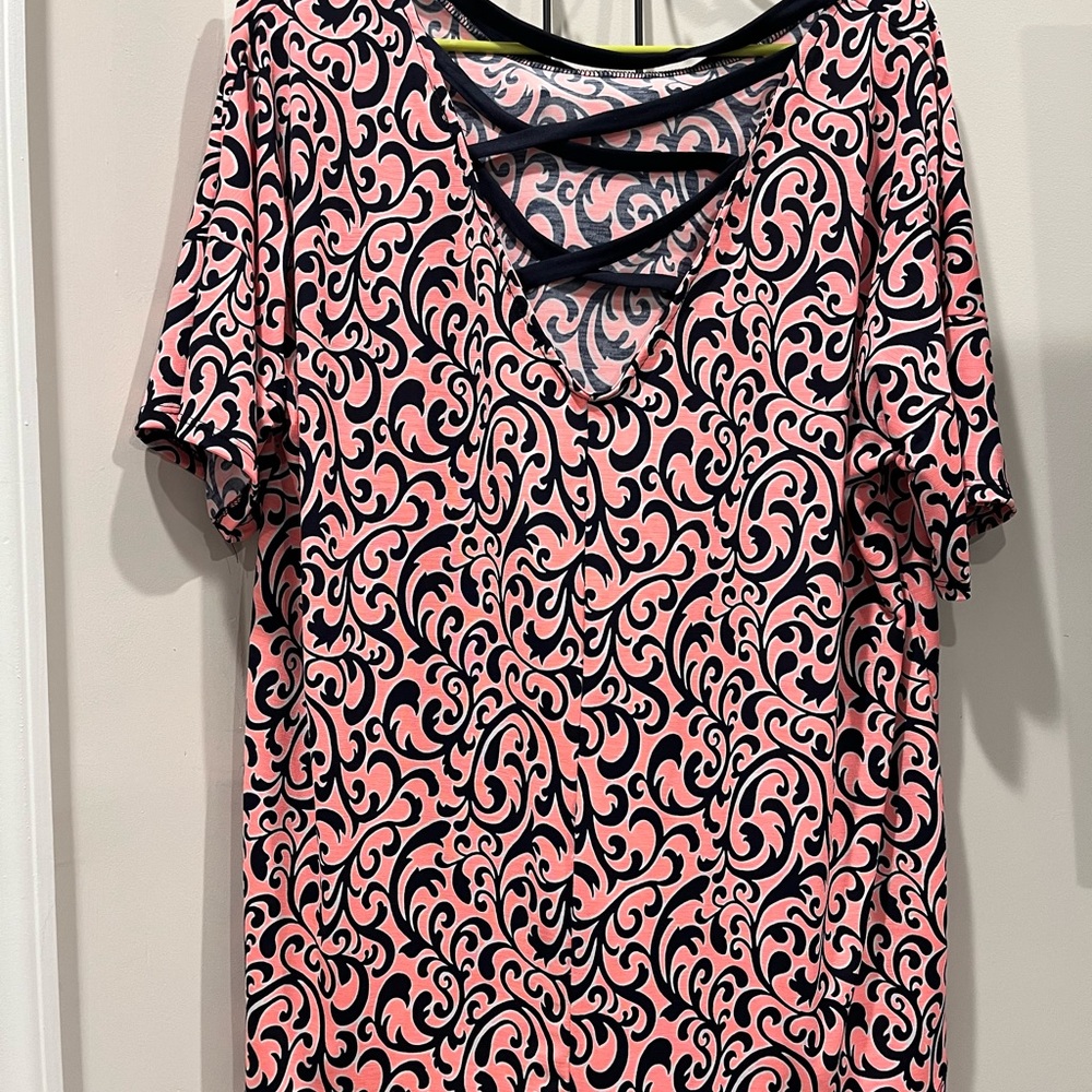 Beautiful coral and navy top with cross cross fun in the back